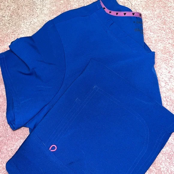 Heart and soul scrub top, pitter patter V neck - Picture 3 of 3